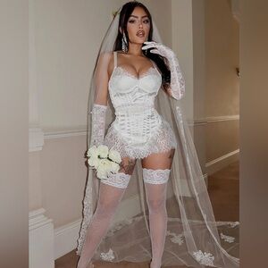 Brand New with tags Fashion Nova Keeping up with the bride costume!